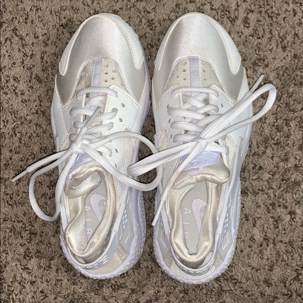 White Nike Air Huarache